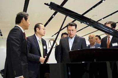 回顾发展历史，畅想科技未来|中国浙江省代表团视察明升ms88企业博物馆