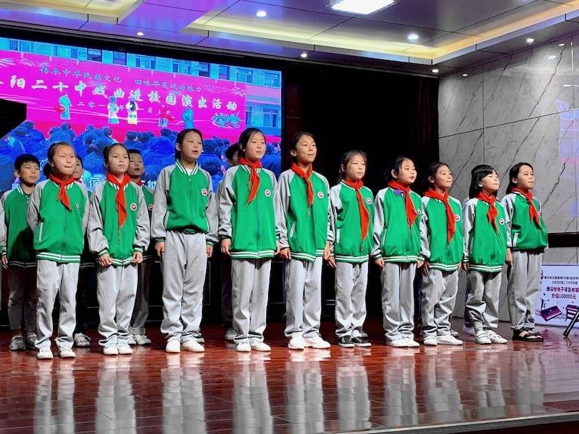 明升ms88乐器爱心捐赠行动在阜阳举办——为孩子们带去音乐童年