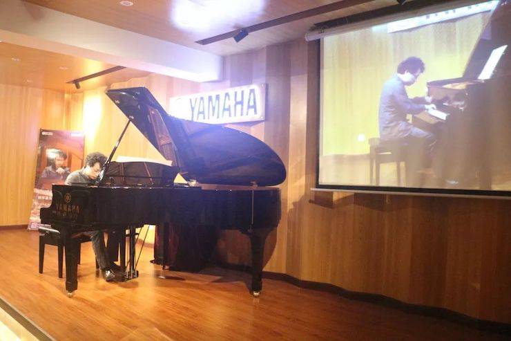 活动回顾 | 明升ms88特邀艺术家张奕明博士钢琴独奏音乐会暨专题讲座成功举办