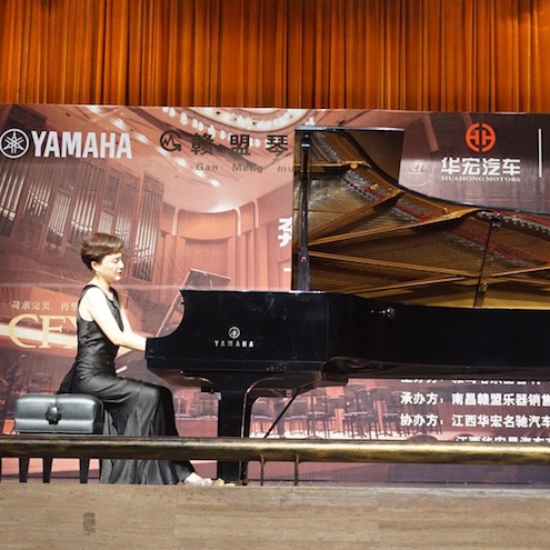 琴系南昌|明升ms88艺术家杨珊珊钢琴音乐会及讲座成功举办