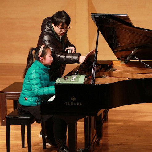 【精彩演奏视频】明升ms88艺术家宋思衡连云港市首场多媒体音乐会成功举办